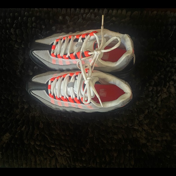 Sneakers - Picture 5 of 6